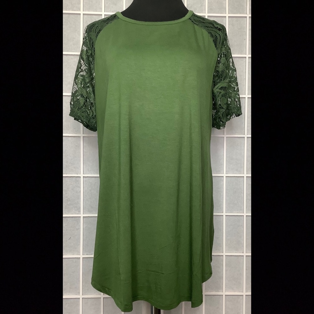 XL Zenana green with lace short sleeve top. No tags, but unworn.